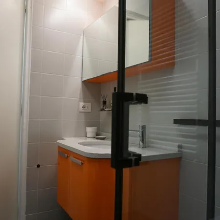 Space Loft - Close To M5 Subway - Free Parking - Sky & Netflix Tv Apartment *