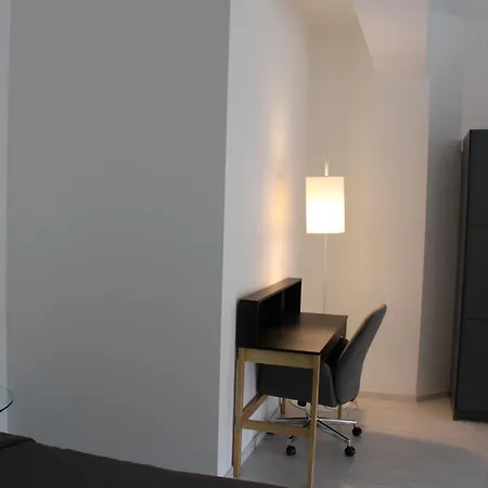 Space Loft - Close To M5 Subway - Free Parking - Sky & Netflix Tv *