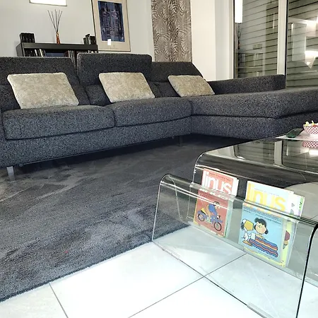 Space Loft - Close To M5 Subway - Free Parking - Sky & Netflix Tv Apartment *