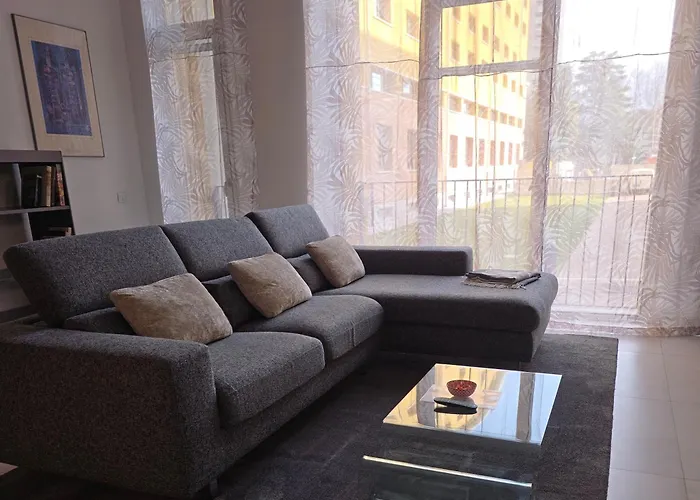 Space Loft - Close To M5 Subway - Free Parking - Sky & Netflix Tv Daire
