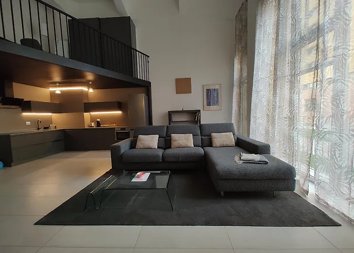Space Loft - Close To M5 Subway - Free Parking - Sky & Netflix Tv Daire